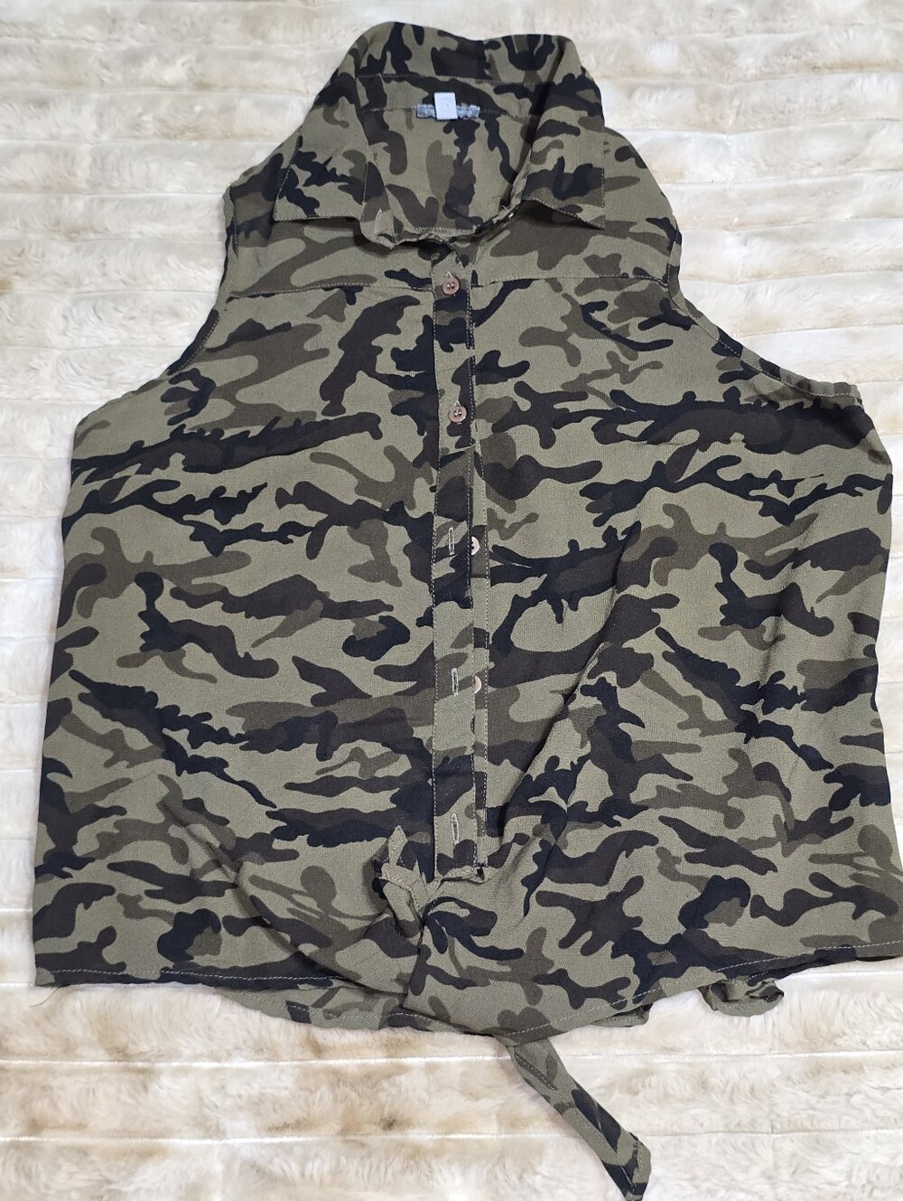 Charlotte Russe Olive and Black Camo Tie-Front Sleeveless Button-Down Y2k